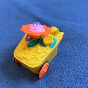 Little people 2001 garden cart toy